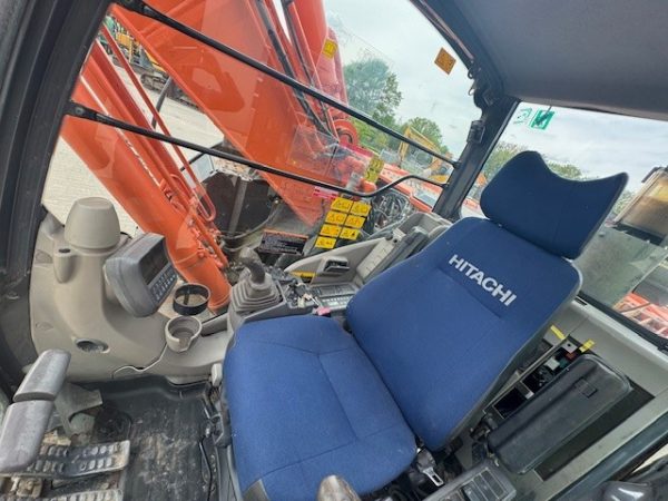 Hitachi Zaxis 225 USLC - Image 17