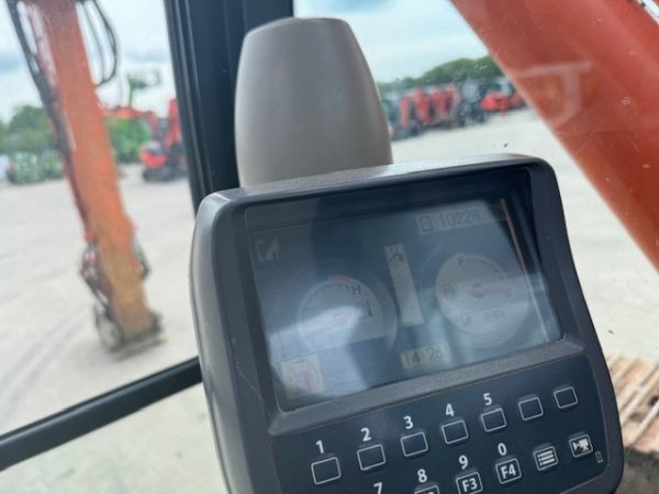 Hitachi Zaxis 225 USLC - Image 18