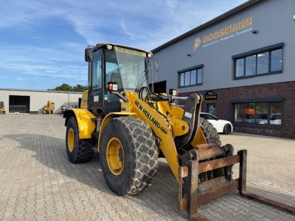 New Holland W110B - Image 7