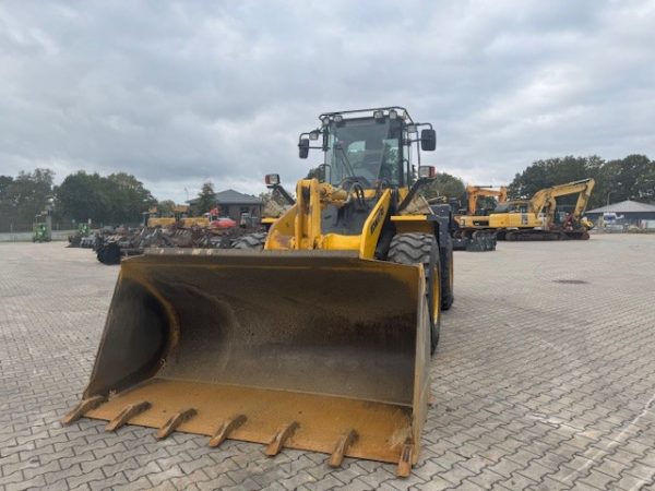 Komatsu WA320 - Image 4