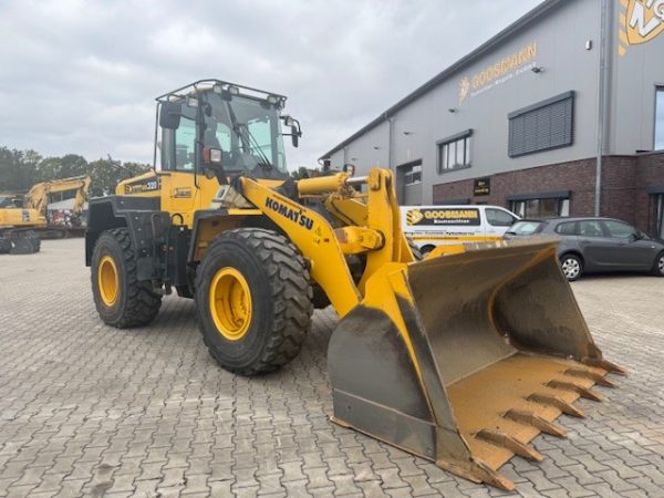 Komatsu WA320 - Image 5