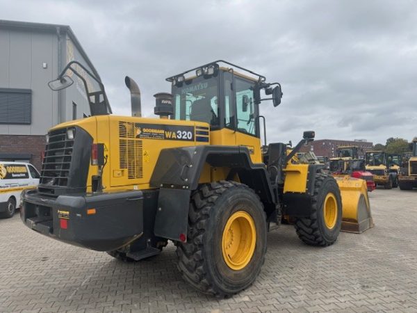Komatsu WA320 - Image 7